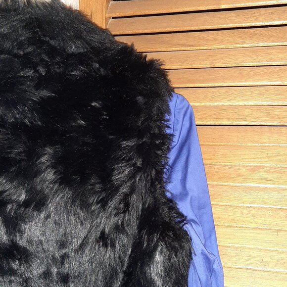 Y2K Le Château Blouse & Black Faux-Fur Vest from Costa Blanca. - Picture 15 of 16